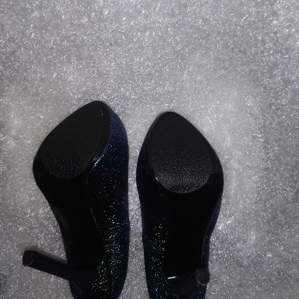 Heels - Picture 3 of 4